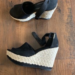 Black and straw never before worn wedge